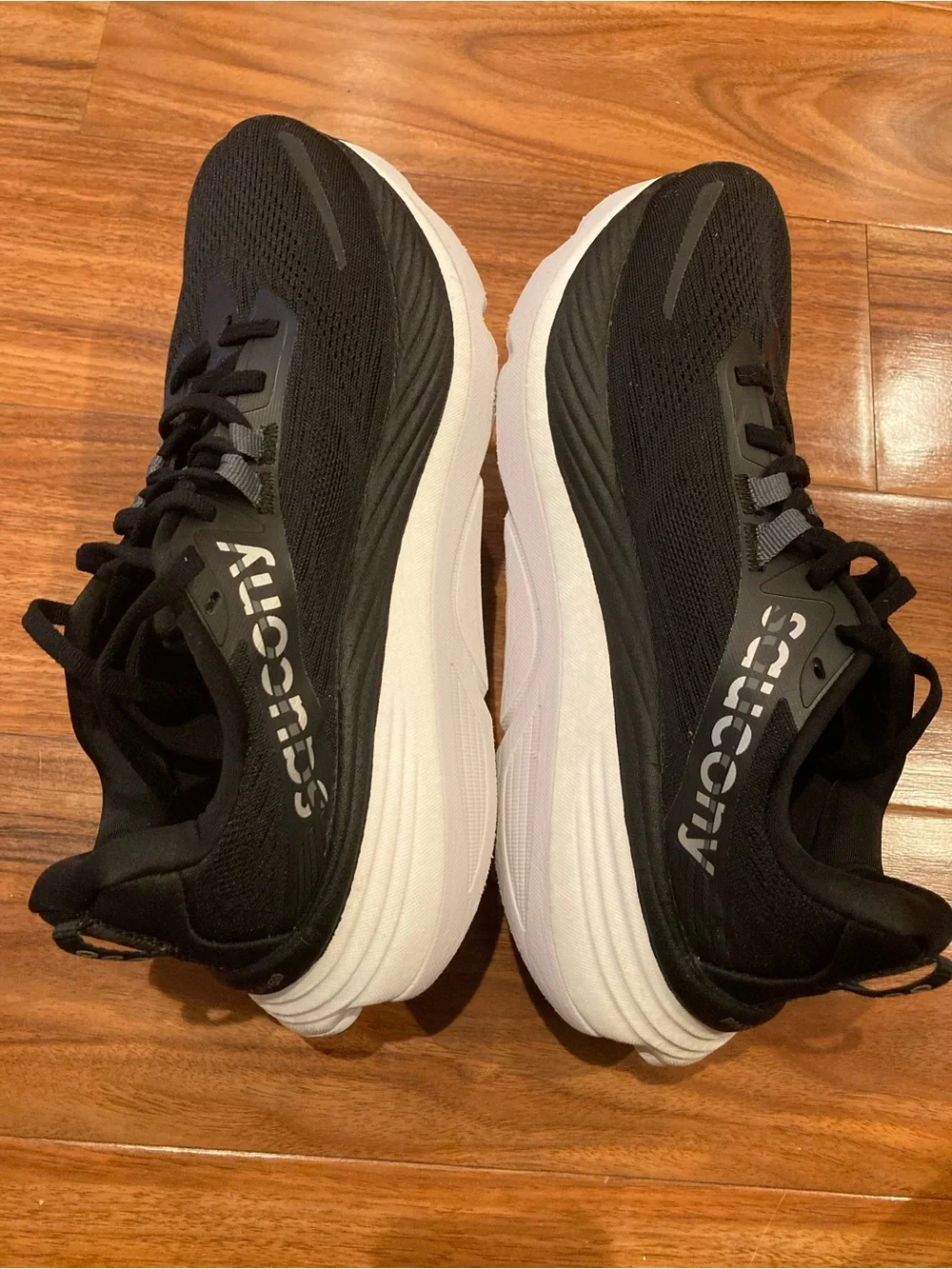 Saucony Hurricane 24 Shoes Womens Size 9 Black Running Sneakers S10933-100